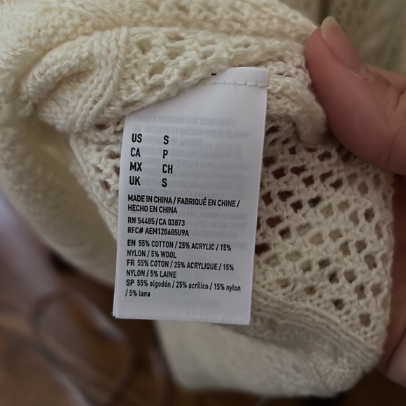 🌿 American Eagle women’s size small off-white, cableknit sweater lightweight🌿 - Picture 7 of 7